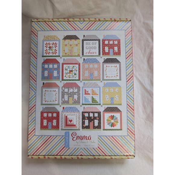 Sweet Pea Emma Quilt Kit by Sherri & Chelsi for Moda - Picture 1 of 5